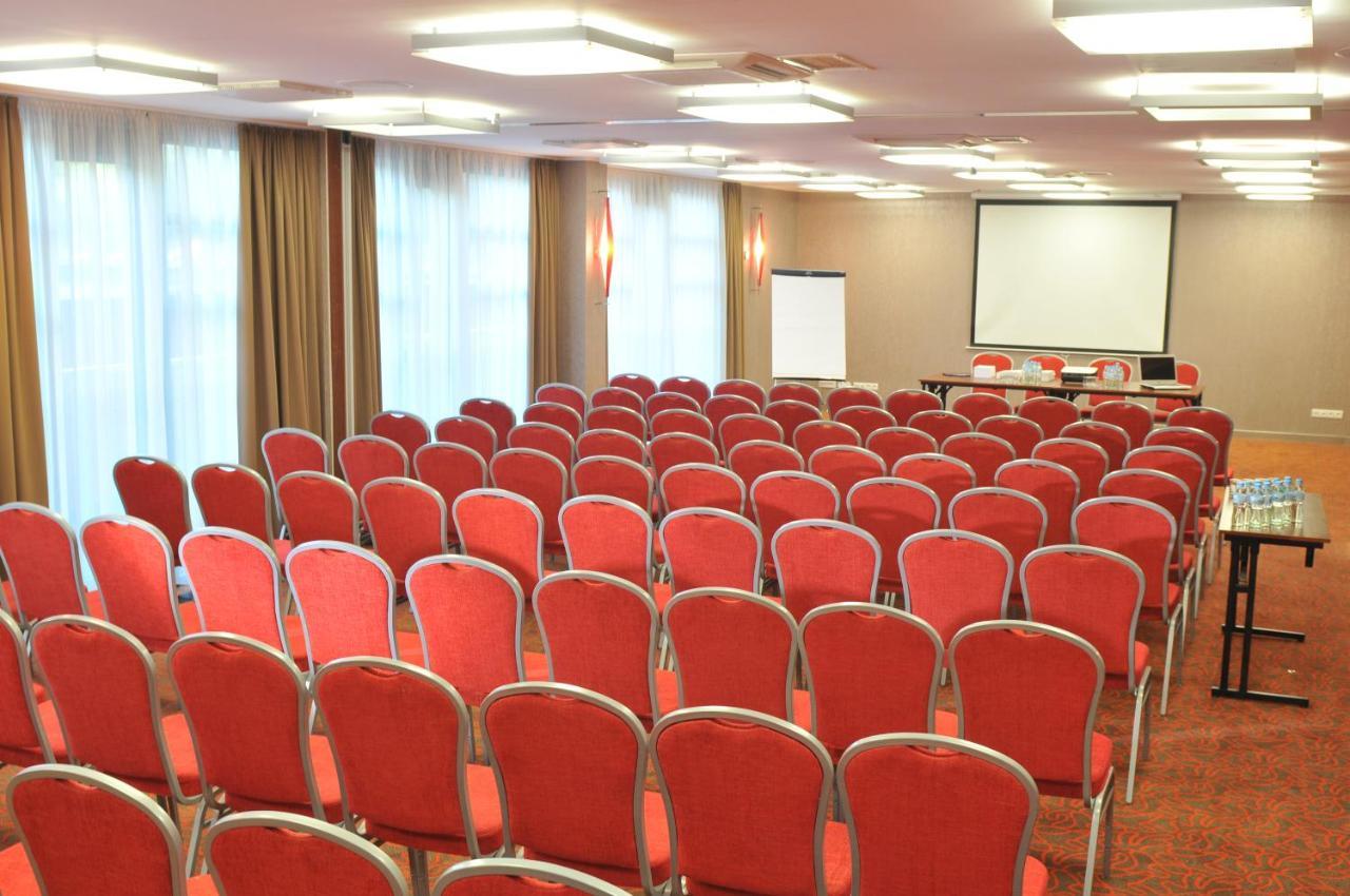 Centrum Wypoczynkowo-Konferencyjne Solaris Łazy 외부 사진